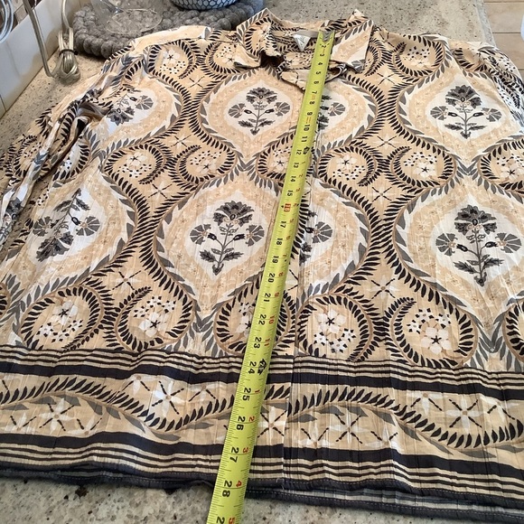 H & M Loose Fit Floral Shirt Size Medium - Picture 7 of 8